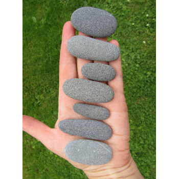 Flat ocean rocks, 30 rock lot. 1 1/2 to 2 1/2 inches approx. flat Long OVAL beach rocks, Great for painting or carving Necklace Pendants.